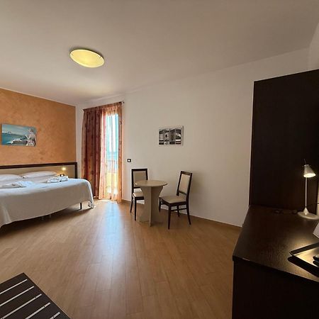 Albergo Perseo Portopalo Di Capo Passero Екстер'єр фото