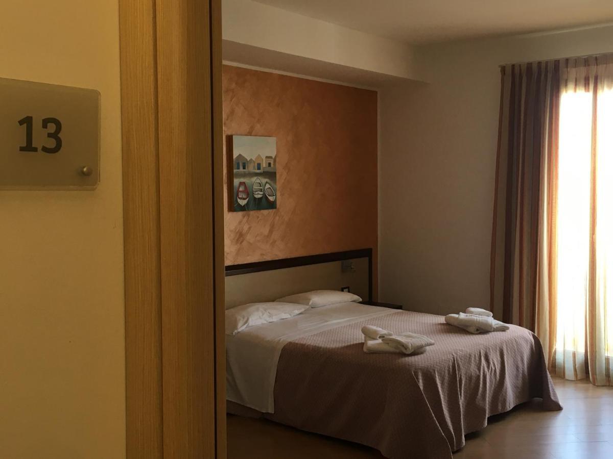 Albergo Perseo Portopalo Di Capo Passero Екстер'єр фото